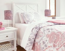 Load image into Gallery viewer, Avaleigh - Comforter Set
