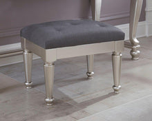 Load image into Gallery viewer, Coralayne - Upholstered Stool (1/cn)