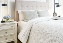 Load image into Gallery viewer, Doralia - Coverlet Set