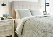 Load image into Gallery viewer, Doralia - Coverlet Set