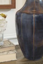 Load image into Gallery viewer, Evania - Metal Table Lamp (1/cn)