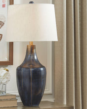 Load image into Gallery viewer, Evania - Metal Table Lamp (1/cn)