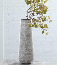 Load image into Gallery viewer, Fynn - Vase
