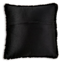 Load image into Gallery viewer, Gariland Pillow