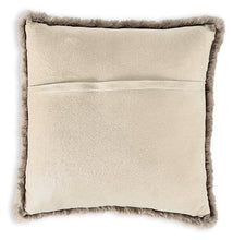 Load image into Gallery viewer, Gariland Pillow