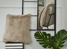 Load image into Gallery viewer, Gariland Pillow
