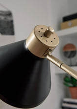 Load image into Gallery viewer, Garville - Lamp (1/cn)