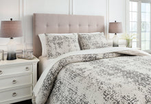 Load image into Gallery viewer, Addey - Comforter Set
