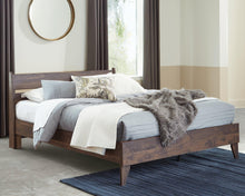 Load image into Gallery viewer, Calverson Bed