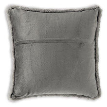 Load image into Gallery viewer, Gariland Pillow