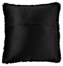 Load image into Gallery viewer, Gariland - Pillow (4/cs)