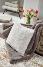 Load image into Gallery viewer, Gariland Pillow