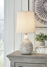 Load image into Gallery viewer, Aleela - Metal Table Lamp (1/cn)