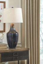 Load image into Gallery viewer, Evania - Metal Table Lamp (1/cn)