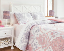 Load image into Gallery viewer, Avaleigh - Comforter Set