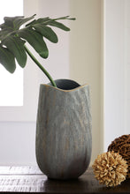 Load image into Gallery viewer, Iverly - Vase