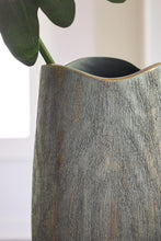 Load image into Gallery viewer, Iverly - Vase
