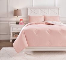 Load image into Gallery viewer, Lexann - Comforter Set