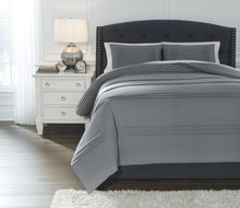 Load image into Gallery viewer, Mattias - Comforter Set