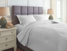 Load image into Gallery viewer, Maurilio - Comforter Set