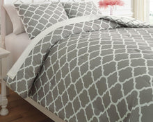 Load image into Gallery viewer, Media - Comforter Set