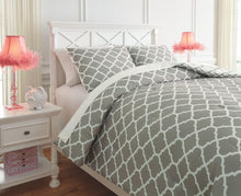 Load image into Gallery viewer, Media - Comforter Set
