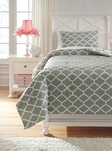Load image into Gallery viewer, Media - Comforter Set