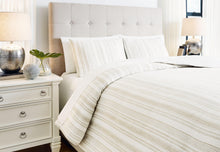 Load image into Gallery viewer, Reidler - Comforter Set