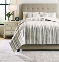 Load image into Gallery viewer, Reidler - Comforter Set