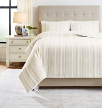 Load image into Gallery viewer, Reidler - Comforter Set