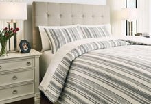 Load image into Gallery viewer, Reidler - Comforter Set