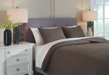 Load image into Gallery viewer, Ryter - Coverlet Set