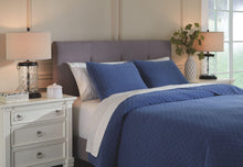 Load image into Gallery viewer, Ryter - Coverlet Set
