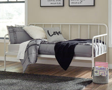 Load image into Gallery viewer, Trentlore - Metal Day Bed