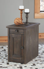 Load image into Gallery viewer, Wyndahl - Chair Side End Table