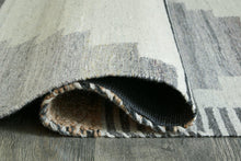 Load image into Gallery viewer, Roxsburg Multi 7'8" x 10' Rug