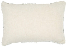 Load image into Gallery viewer, Standon - Pillow