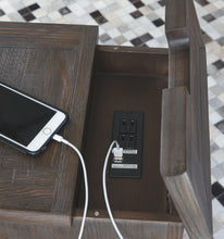Load image into Gallery viewer, Wyndahl - Chair Side End Table