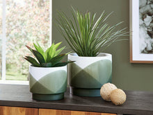 Load image into Gallery viewer, Ardenridge Planter (Set of 2) image