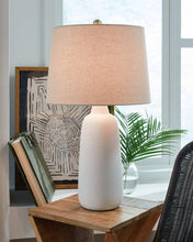 Load image into Gallery viewer, Avianic Table Lamp (Set of 2) image