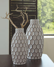 Load image into Gallery viewer, Dionna - Vase Set (2/cn)
