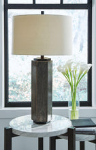 Load image into Gallery viewer, Dirkton - Metal Table Lamp (1/cn)
