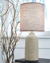 Load image into Gallery viewer, Donnford - Ceramic Table Lamp (1/cn)
