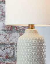 Load image into Gallery viewer, Donnford - Ceramic Table Lamp (1/cn)
