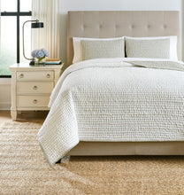 Load image into Gallery viewer, Doralia - Coverlet Set
