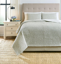 Load image into Gallery viewer, Doralia - Coverlet Set
