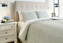 Load image into Gallery viewer, Doralia - Coverlet Set
