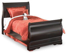 Load image into Gallery viewer, Huey Vineyard Black Full Sleigh Bed with Dresser and Mirror
