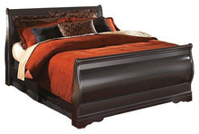 Load image into Gallery viewer, Huey Vineyard Black Queen Sleigh Bed with Dresser, Mirror and Chest of Drawers
