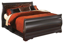 Load image into Gallery viewer, Huey Vineyard Black Queen Sleigh Bed with Mirrored Dresser and 2 Nightstands
